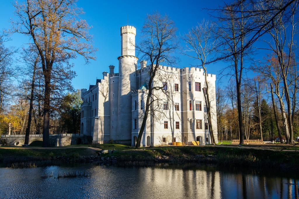 Zamek Karpniki Schloss Fischbach Lomnica  Exteriör bild