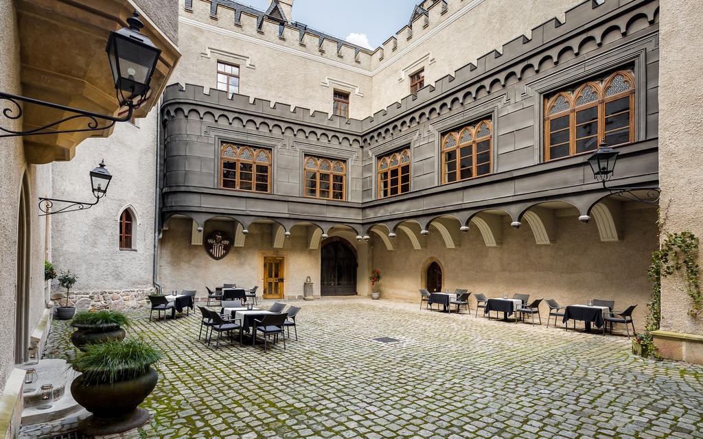 Zamek Karpniki Schloss Fischbach Lomnica  Exteriör bild