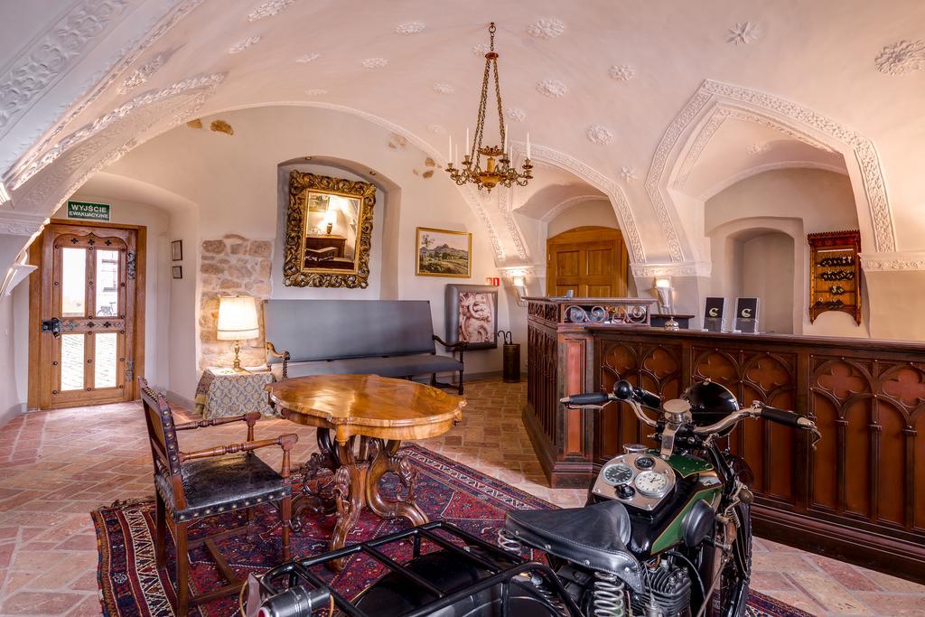 Zamek Karpniki Schloss Fischbach Lomnica  Exteriör bild