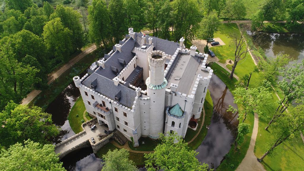 Zamek Karpniki Schloss Fischbach Lomnica  Exteriör bild