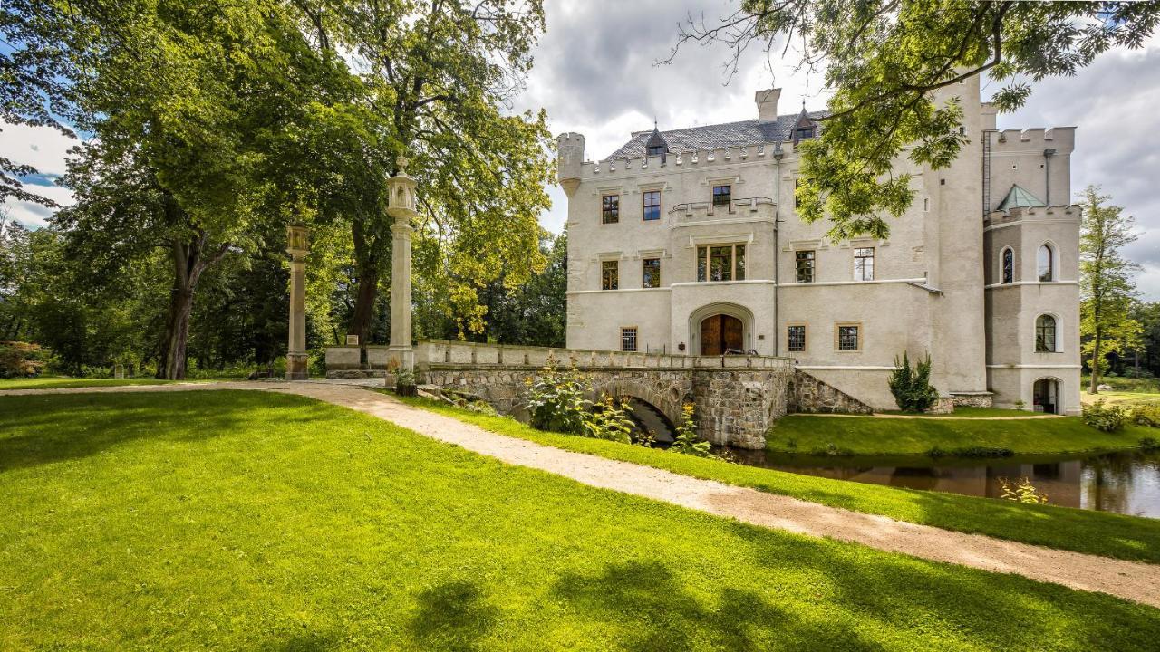 Zamek Karpniki Schloss Fischbach Lomnica  Exteriör bild